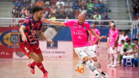 Nano con el balón en el Viña Albali Valdepeñas 7-4 Alzira del Trofeo Viña Albali 2022
Foto: ACP-FSV