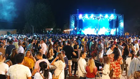Gran ambiente en las verbenas del 'árbol gordo' de Manzanares