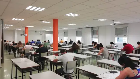 Clase de la UNED de Valdepeñas