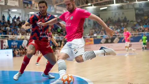 Solano con el Balón en el Viña Albali Valdepeñas vs Alzira
Foto: ACP-FSV