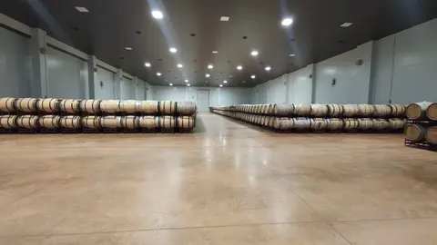 Nave de crianza de Bodegas Navarro López