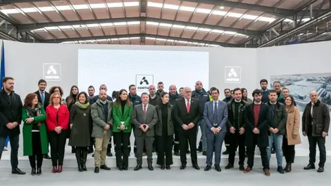Visita del presidente de Castilla-La Mancha a la empresa Cortizo