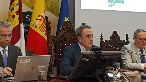 El almirante Fernando García, el director de la UNED Pedro Jesús Sánchez y el coordinador del Curso, Cecilio Moreno
