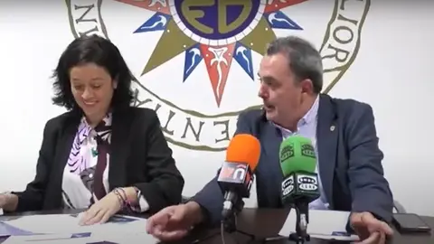 El director de la UNED y la coordinadora de actividades