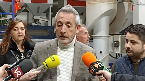 El alcalde inaugura la ampliación de Pistachos del Valle