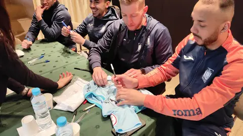 JUgadores del Viña Albali en el colegio de Salesianas (3)