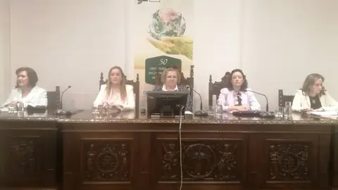 UNED Mujer Universitaria (2)