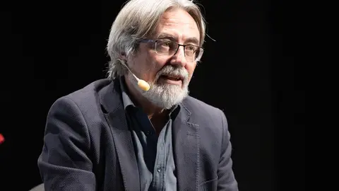 El periodista Miguel González en la Escuela de Ciudadanía de Manzanares (2)