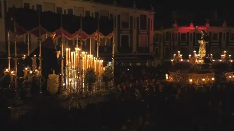 Encuentro entre Jesús Nazareno Rescatado y Nuesra Señora del Mayor Dolor en su Soledad