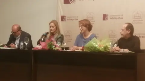 Presentación del libro Entre sospechas, de Juani García (2)