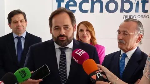 Núñez hoy en Tecnobit, junto al presidente de la compañía, Lluis Furnells