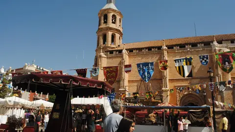 VALDEPEÑAS MERCADO MEDIEVAL PLAZA DE ESPAÑA