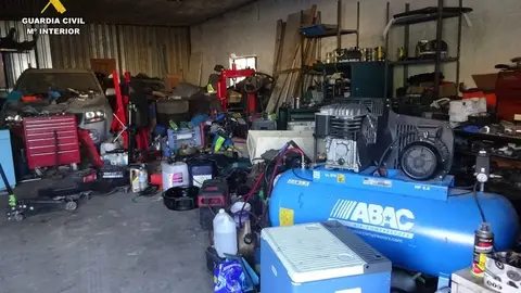 Desmantelados dos talleres ilegales por la Guardia Civil (1)