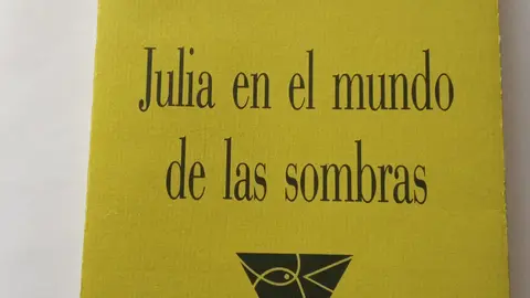 Julia en el mundo de las sombras. Portada