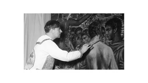 Gregorio Prieto en su estudio pintando El centro del mundo (hacia 1965)