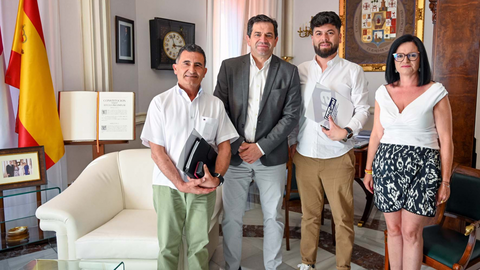 73b46fafde0f418e113b5862754338b2_3_XL