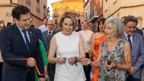 ad56dc234a7615bd104b2030f0b79e74_XL