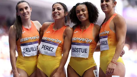 - Paula con sus compañeras de equipo