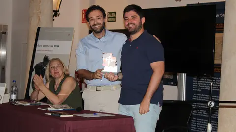 Libro A las 8 en el Pilar (8)