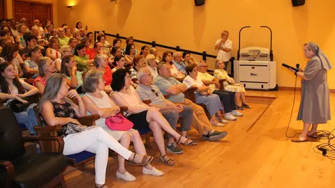 - Mar&iacute;a Reguillo p&uacute;blico