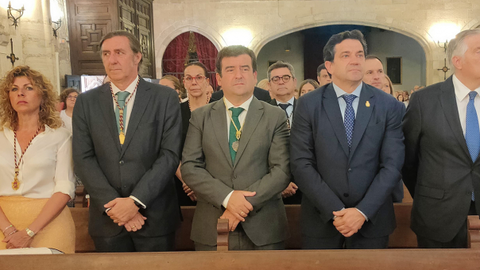 180b3d5e981dfc1f7c998e9922efafe5_XL