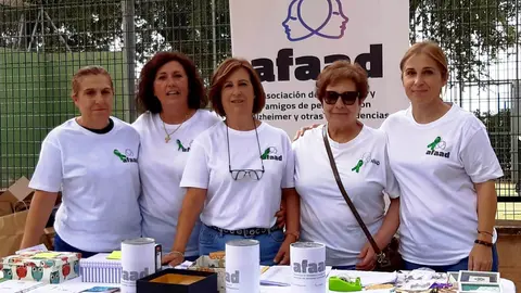 AFAAD mesa informativa en el mercadillo