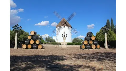 El vehículo se ubicará tras el Molino frente a La Molineta para recibir ayuda humanitaria para Valencia