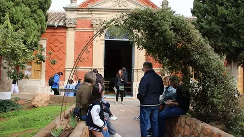 021124 VA-VISITA CEMENTERIO 1