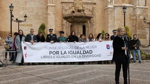 070325 VA-DIA DE LA MUJER CONCENTRACION 1