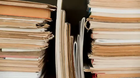  Digitalización de archivos históricos: Preservando el patrimonio local 