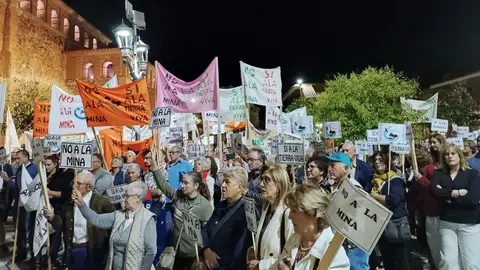 Protesta en Torrenueva en contra de la minería de tierras raras
