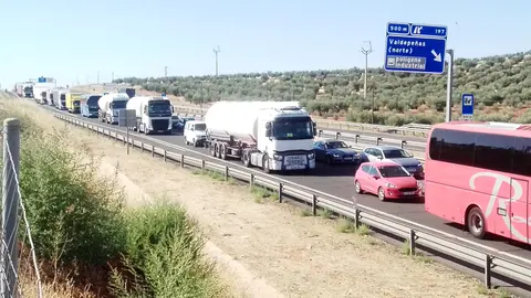 Archivo Retenciones en la A4 a la alturta de Valdepeñas