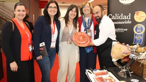 Blanca Fernández visita bodegas FENAVIN 04