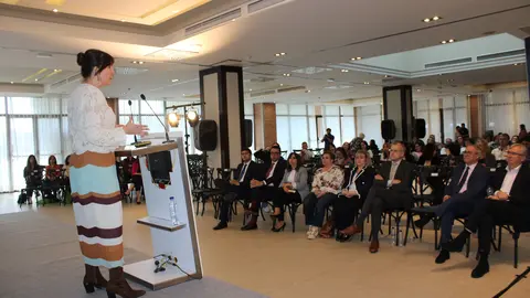 Blanca Fernández en clausura congreso Tecnodependencia 1