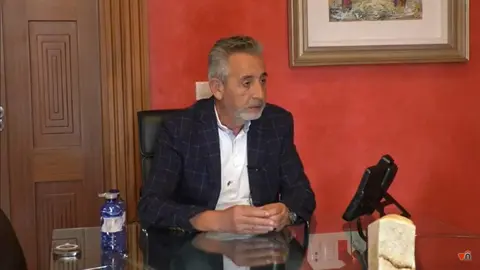 El alcalde de Valdepeñas, Jesús Martín, en la entrevista con Televaldepeñas el 5 de junio de 2025