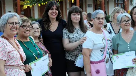 Blanca Fernández entrega certificados en Castellar 4