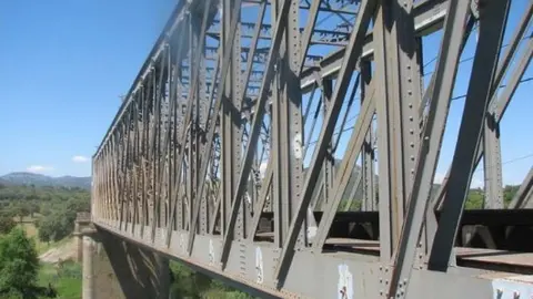 Puente metálico río Guarrizas pk 283,7_Línea Alcázar de San Juan-Cádiz 2