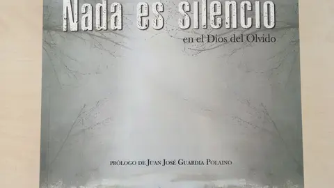 Cubierta del poemario Nada es silencio en el Dios del Olvido