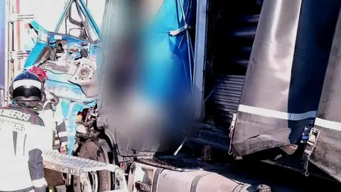 Estado del camión siniestrado foto Consorcio Bomberos de Córdoba