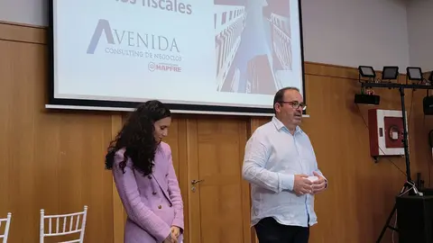 Sara Sanz y Miguel Ángel Campos realizaron la presentación