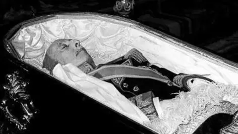 El dictador Francisco Franco de cuerpo presente