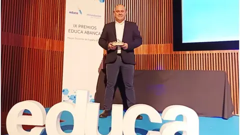 El profesor Jos&eacute; Jim&eacute;nez Mu&ntilde;oz