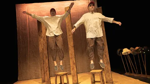 TENGO GENTE EN EL CUERPO