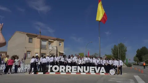 Inauguraci&oacute;n de la nueva isleta de entrada en Torrenueva y homenaje a la bandera (8)
