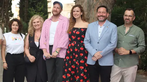 Rodrigo y Broce&ntilde;o junto a representantes LGTBIQ+