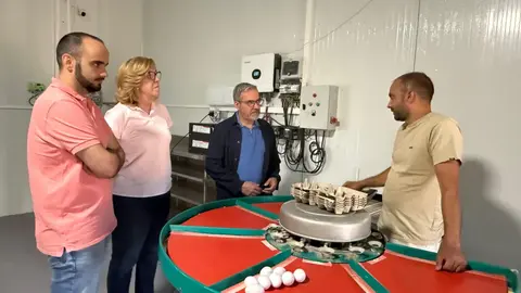 JOS&Eacute; JUAN FERN&Aacute;NDEZ_VISITA EXPLOTACI&Oacute;N AV&Iacute;COLA 2.jpeg