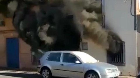 Arde una casa en la calle Hondillo de La Solana