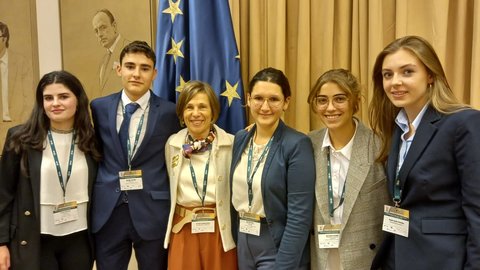 Cuatro alumnos del IES Bernardo de Balbuena han participado en la Sesión Autonómica del Modelo de Parlamento Europeo en Madrid.