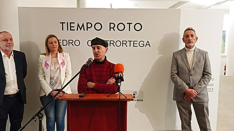 Abierta en el Museo Municipal la exposición 'Tiempo roto', del pintor Pedro Castrortega