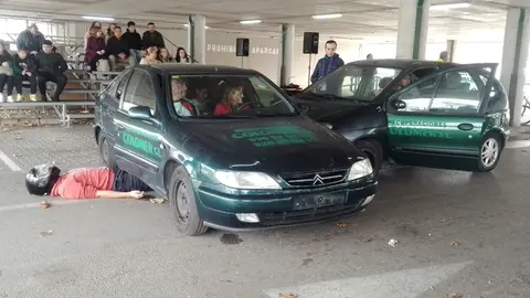 "Colisión múltiple entre vehículos que arrollan también a ciclistas y a un motorista"